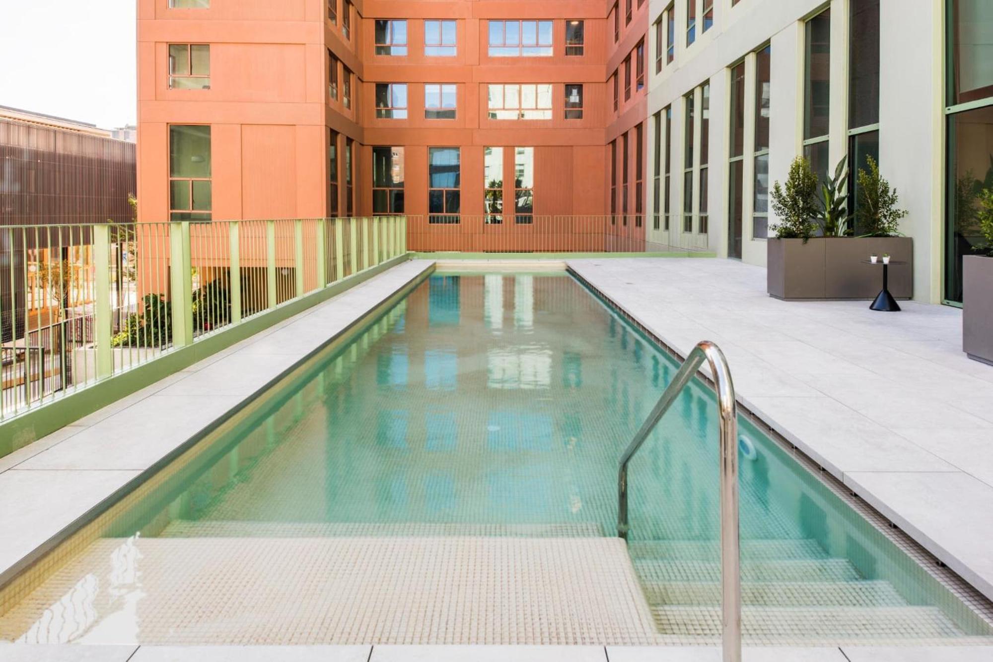 Aparto Cristobal De Moura Hall Of Residence - Only For Students In Barcelona — Photos 1